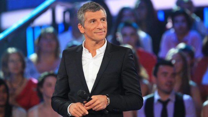 Nagui Nagui en cours d'un enregistrement de N'oubliez pas les paroles