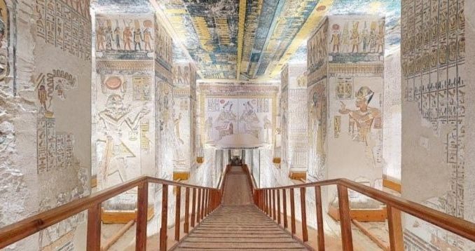 L'escalier menant au tombeau de Ramsès VI.