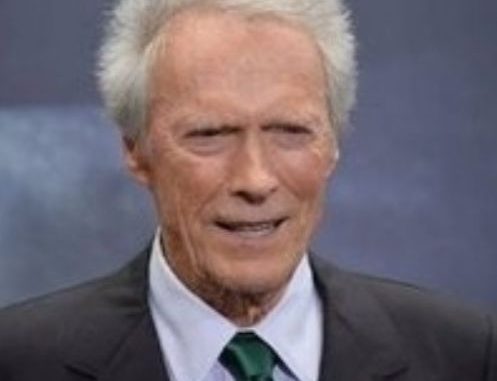 Clint Eastwood, 90 ans, travaille sur « Cry Macho », un film dans lequel il incarnera une ancienne star de rodéo.